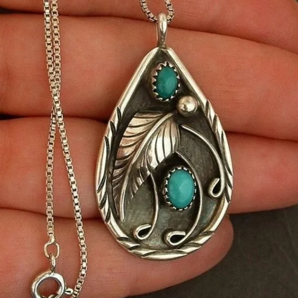 Beautiful turquoise silver pendant 1 1/4” - Picture 2 of 4